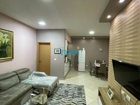 Jepet me Qera Super Apartament 2+1+2 te Stacioni i Trenit!