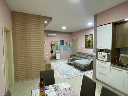 Jepet me Qera Super Apartament 2+1+2 te Stacioni i Trenit!