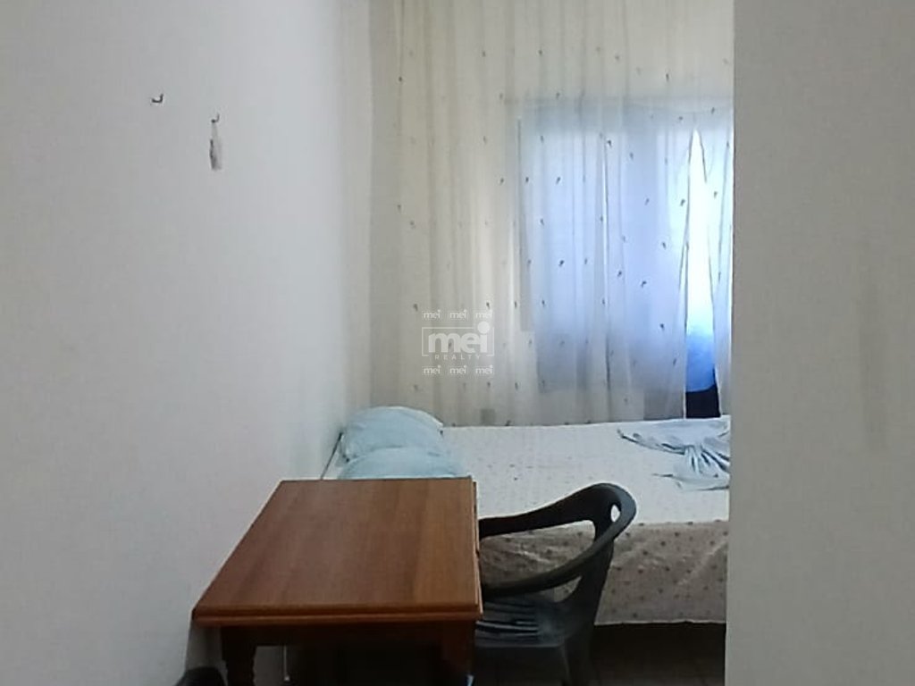JEPET ME QIRA GARSIONER TE RROTA E KUQE