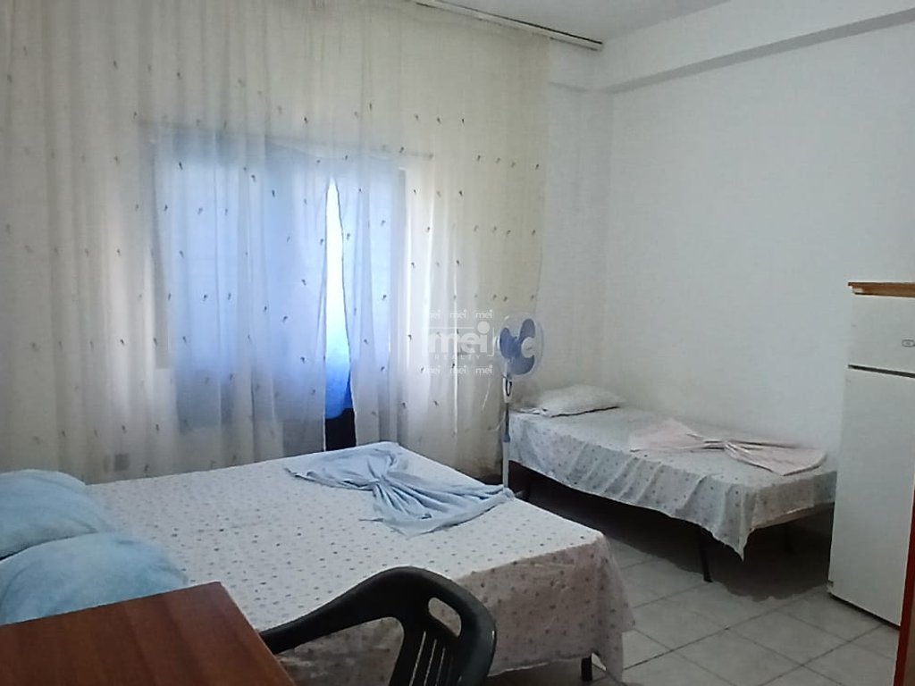 JEPET ME QIRA GARSIONER TE RROTA E KUQE