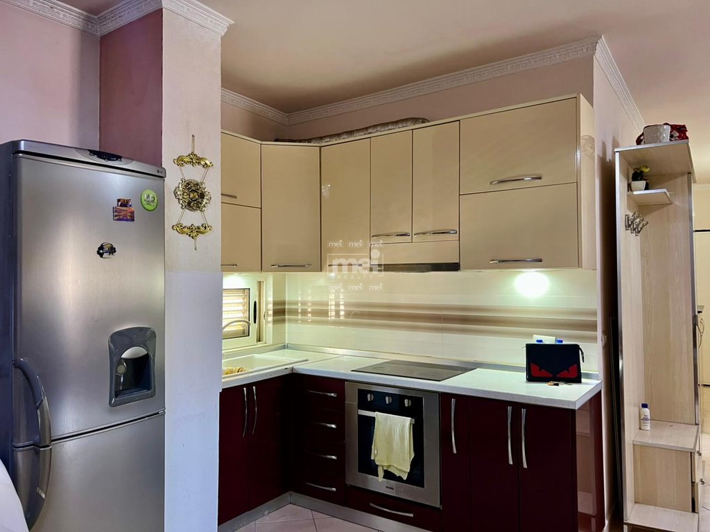 JEPET ME QIRA APARTAMENT 2+1 PRANE UJESJELLESIT, DURRES!