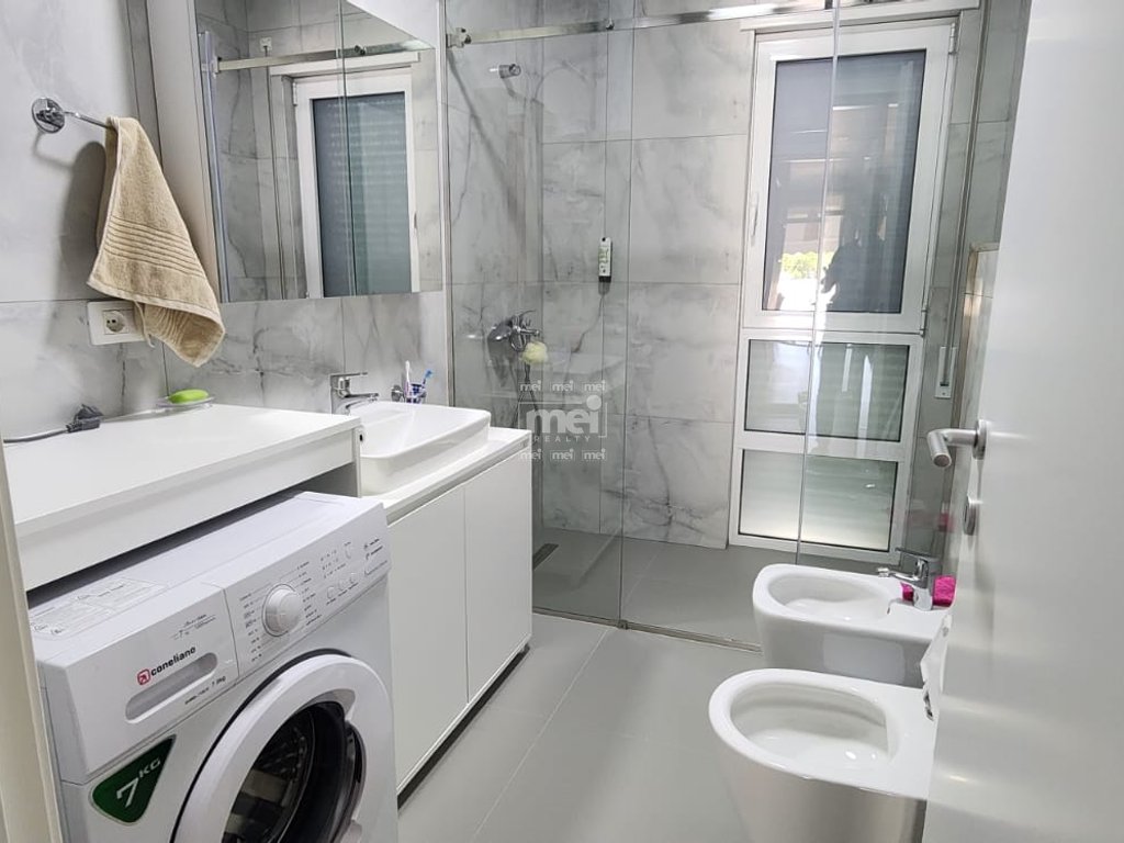 SHITET APARTAMENT NE SAN PIETRO - GJIRI I LALZIT!