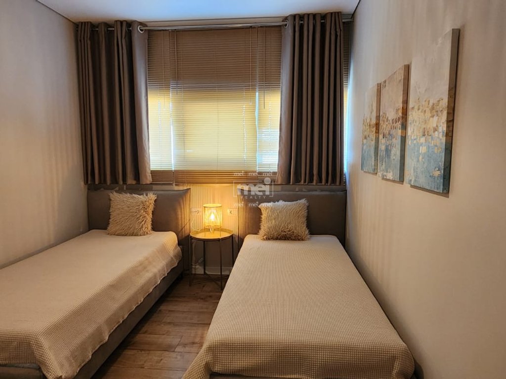 SHITET APARTAMENT NE SAN PIETRO - GJIRI I LALZIT!