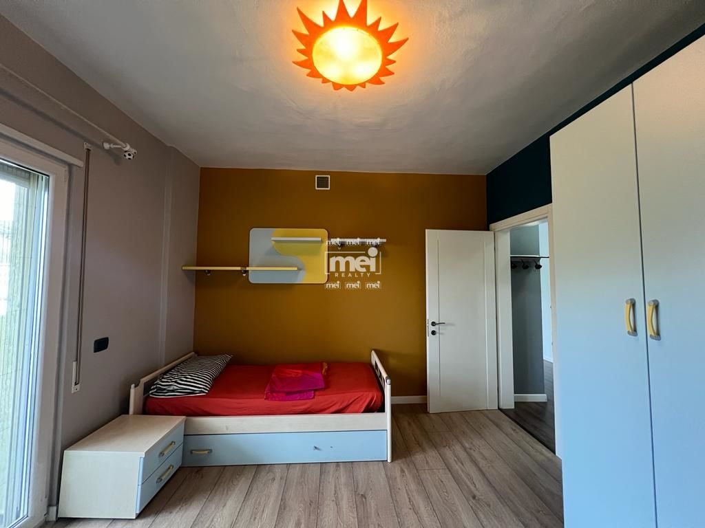 SHITET  APARTAMENT 3+1+2 ME PAMJE NGA DETI NE VOLLGA!