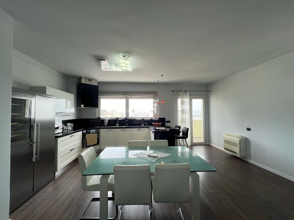 SHITET  APARTAMENT 3+1+2 ME PAMJE NGA DETI NE VOLLGA!