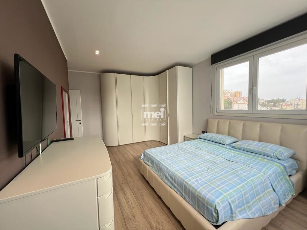 SHITET  APARTAMENT 3+1+2 ME PAMJE NGA DETI NE VOLLGA!