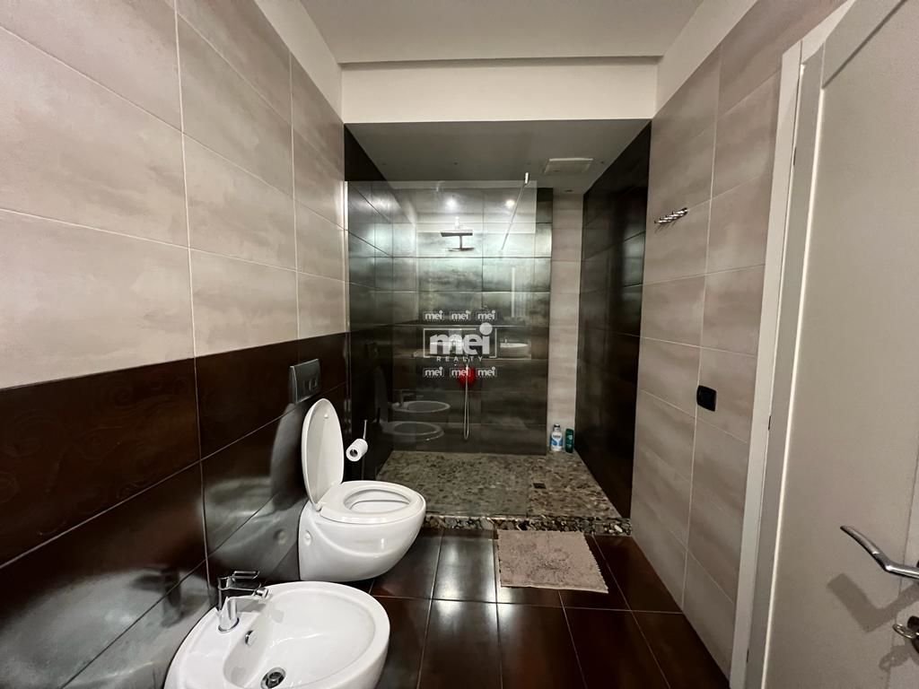 SHITET  APARTAMENT 3+1+2 ME PAMJE NGA DETI NE VOLLGA!