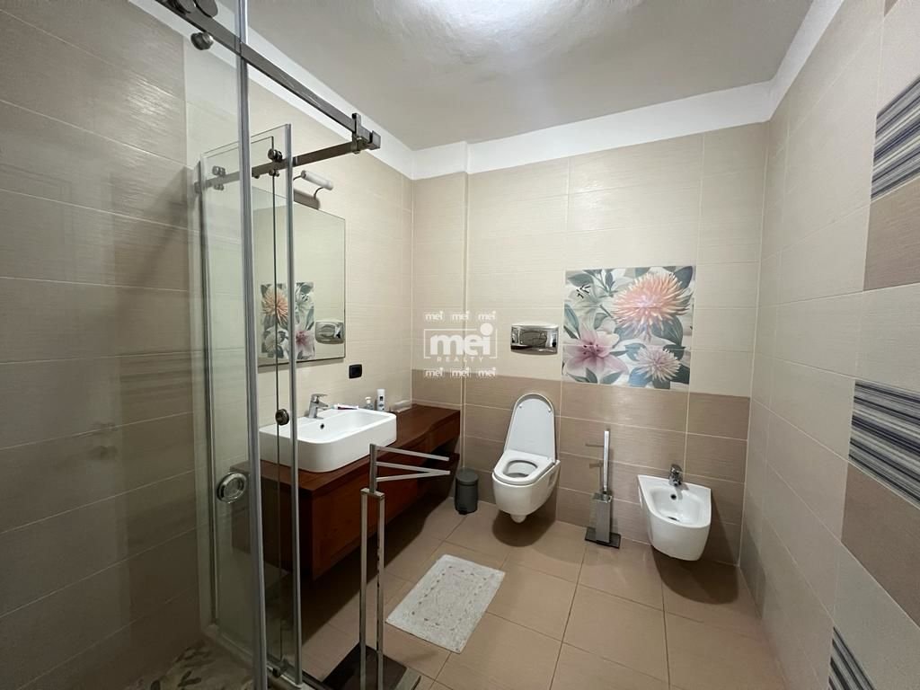 SHITET  APARTAMENT 3+1+2 ME PAMJE NGA DETI NE VOLLGA!
