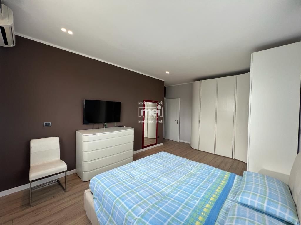 SHITET  APARTAMENT 3+1+2 ME PAMJE NGA DETI NE VOLLGA!