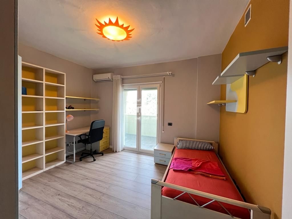 SHITET  APARTAMENT 3+1+2 ME PAMJE NGA DETI NE VOLLGA!
