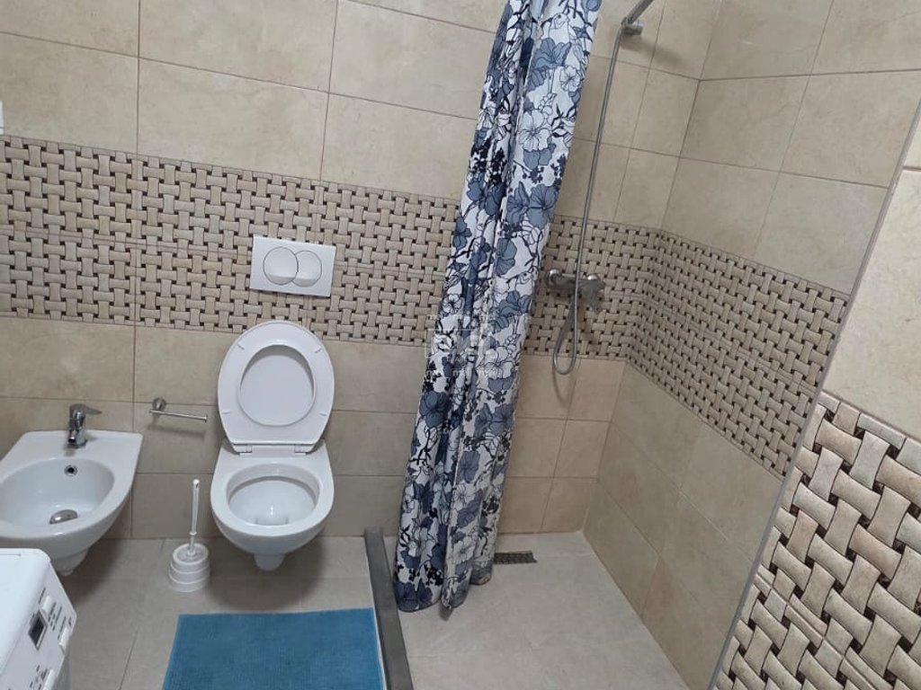 JEPET ME QIRA APARTAMENT  2+1 TEK RROTA KUQE PLAZH