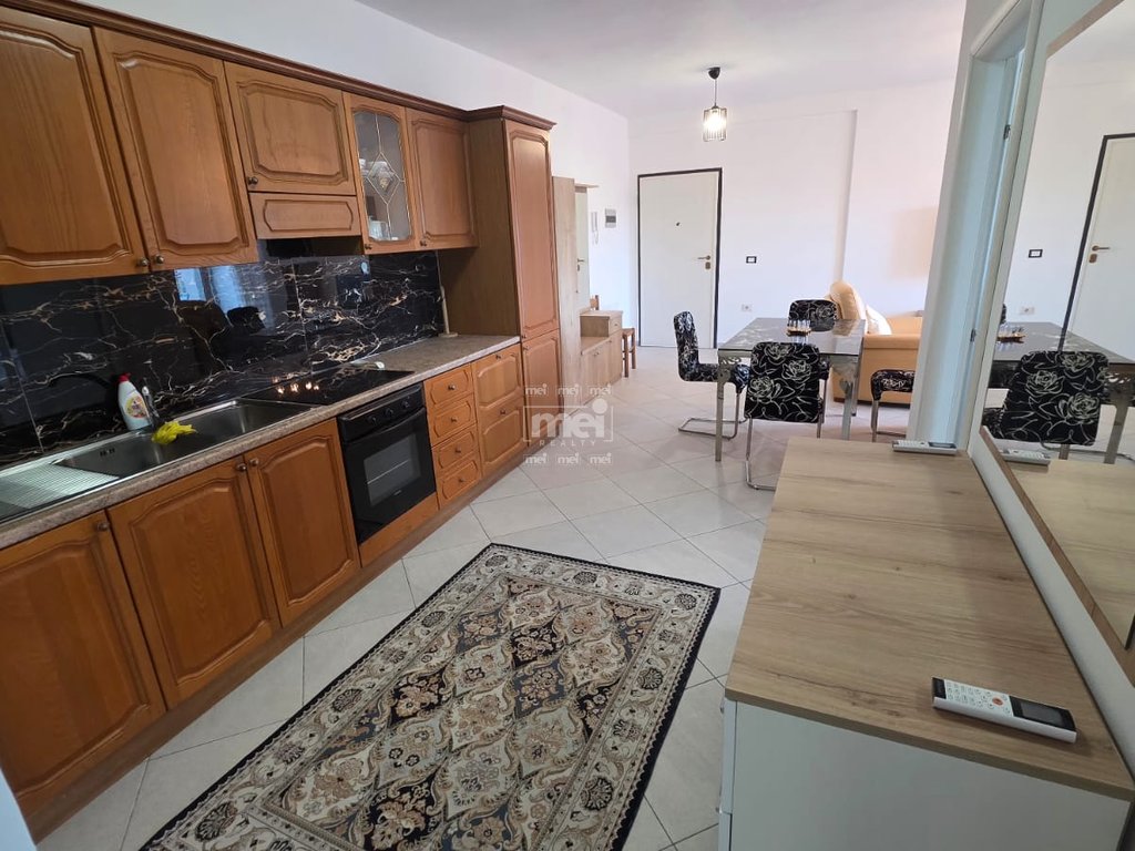JEPET ME QIRA APARTAMENT  2+1 TEK RROTA KUQE PLAZH