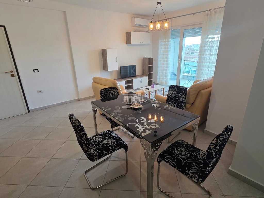 JEPET ME QIRA APARTAMENT  2+1 TEK RROTA KUQE PLAZH