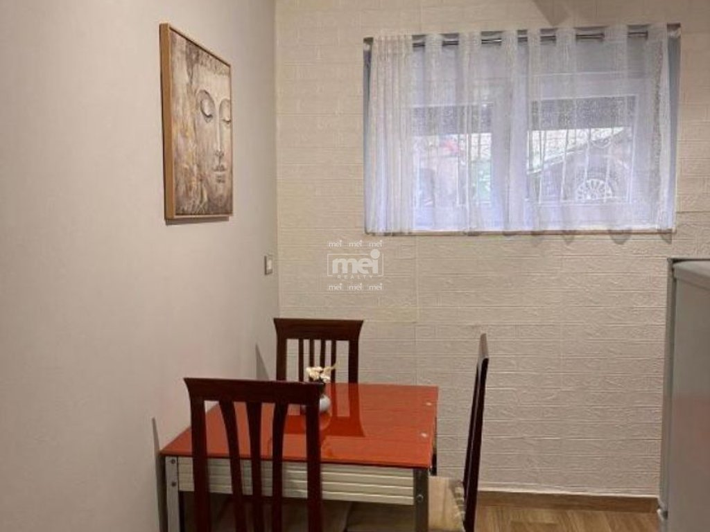 JEPET ME QIRA APARTAMENT 1+1 TEK AMFITEATRI