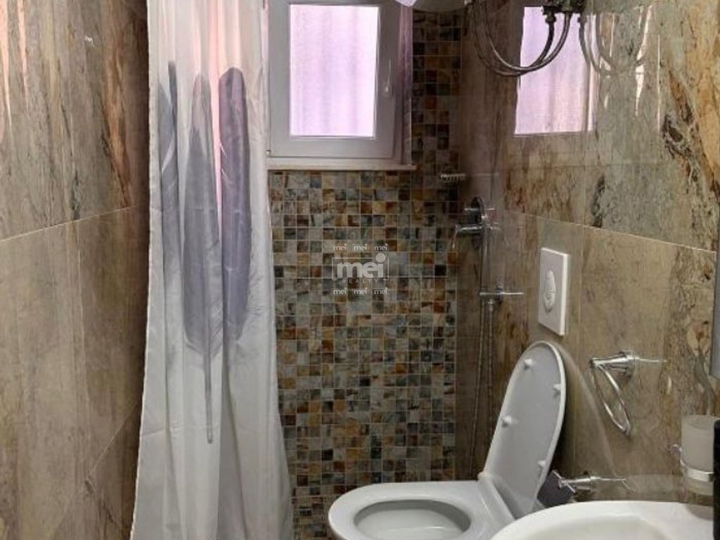 JEPET ME QIRA APARTAMENT 1+1 TEK AMFITEATRI