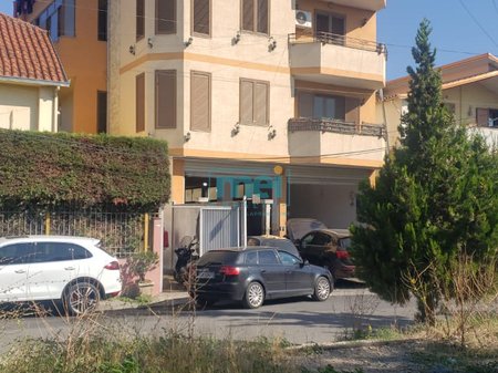 Jepet me Qera Super Ambient Biznesi 5-katësh pranë Unazës së madhe!