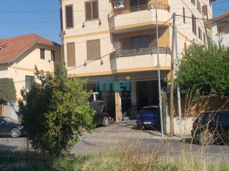 Jepet me Qera Super Ambient Biznesi 5-katësh pranë Unazës së madhe!