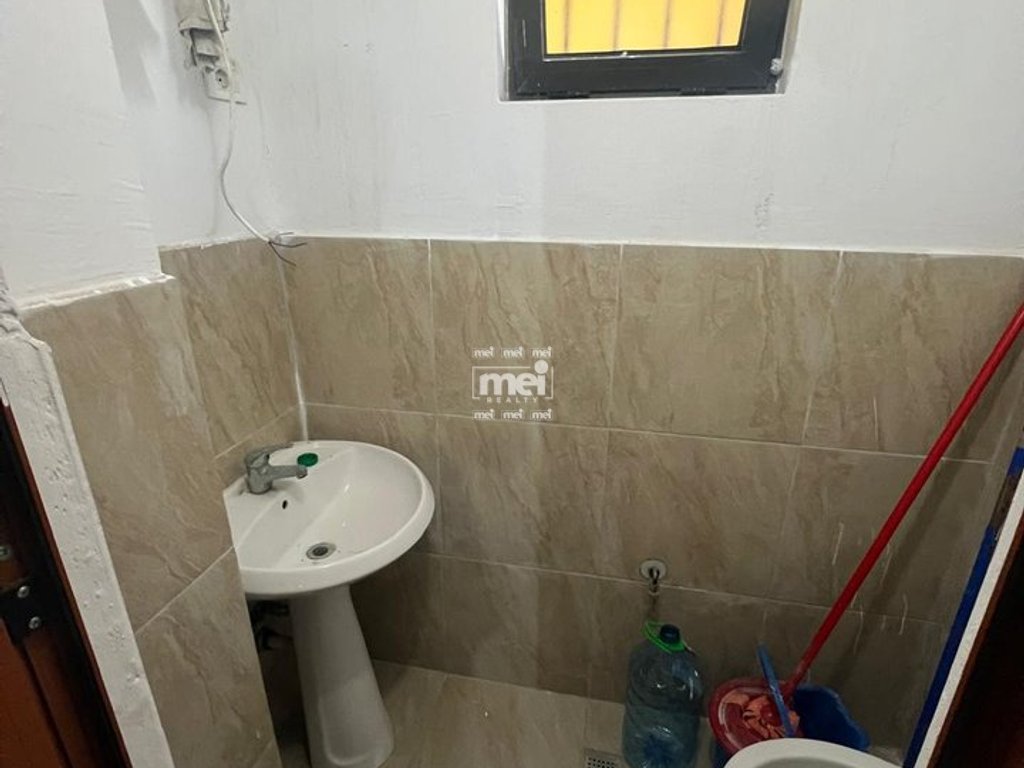 SHITET AMBINET KOMERCIAL NE QENDER!