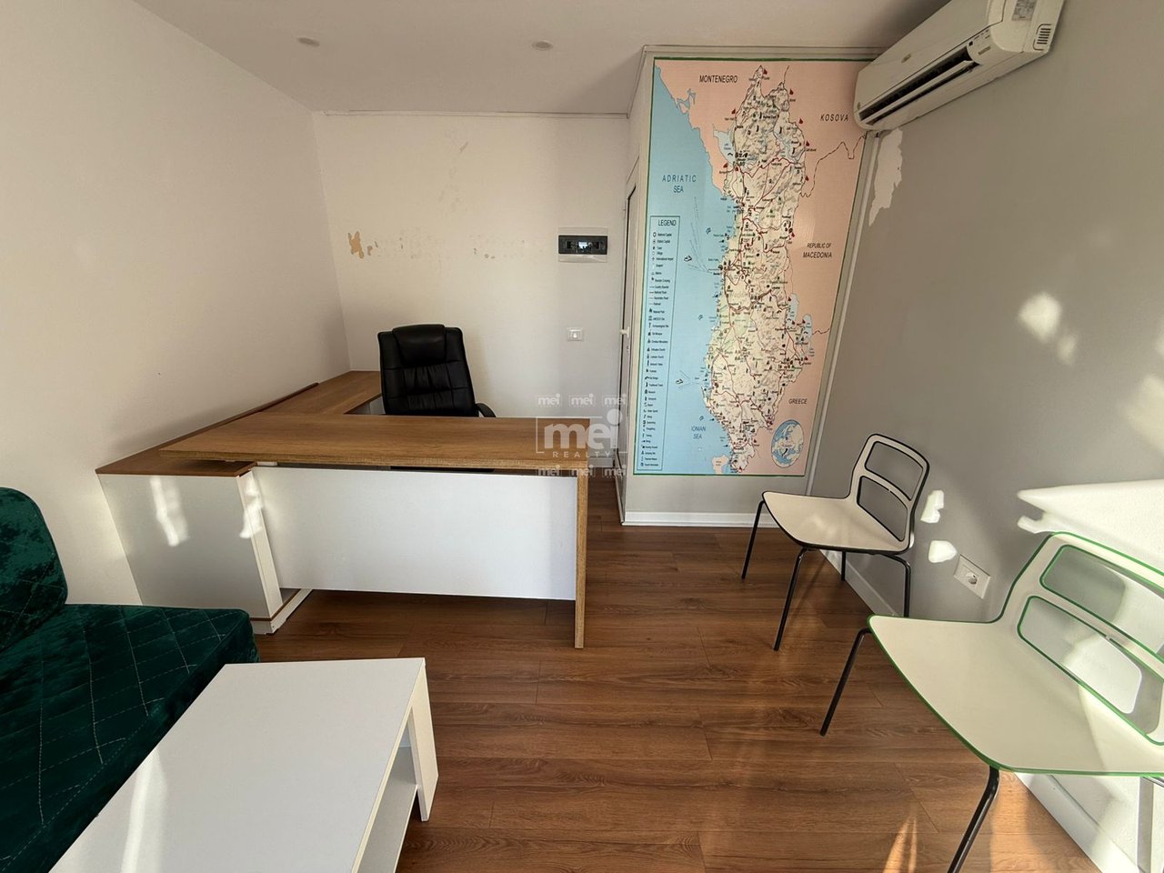 BUSINESS PREMISES FOR RENT AT THE BEACH!