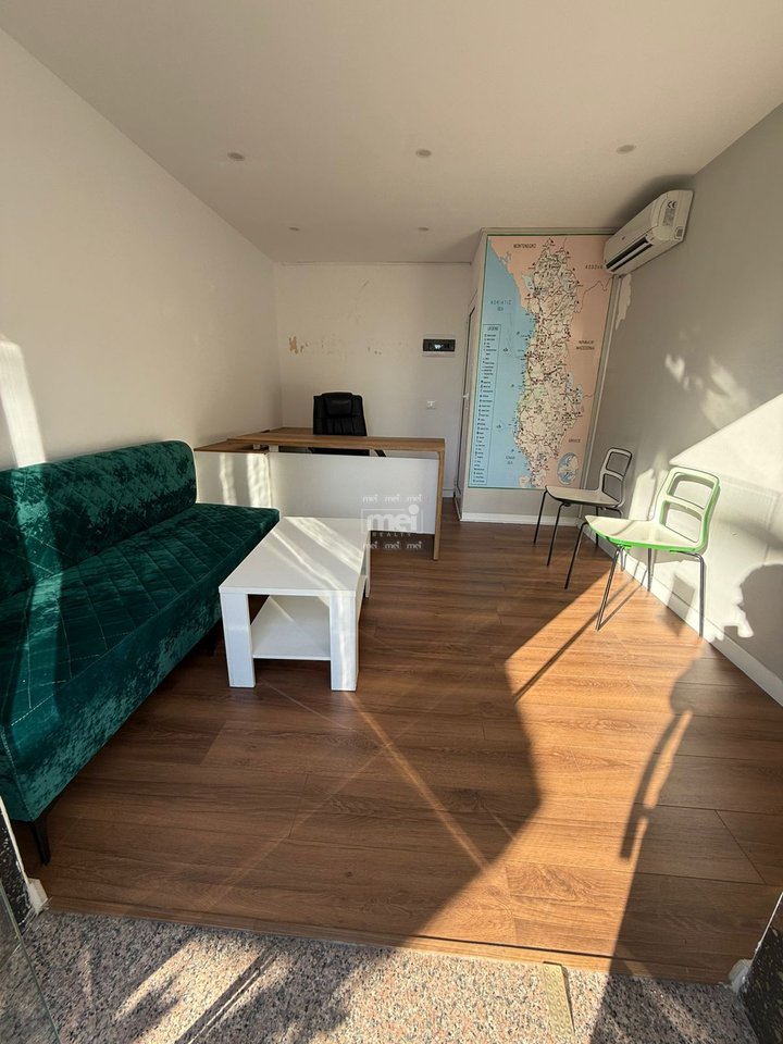BUSINESS PREMISES FOR RENT AT THE BEACH!