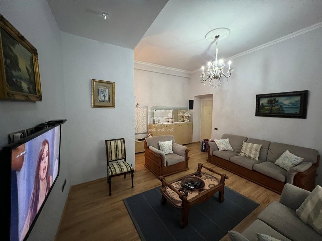 JEPET ME QIRA APARTAMENT  2+1 NE QENDER TE QYTETIT!