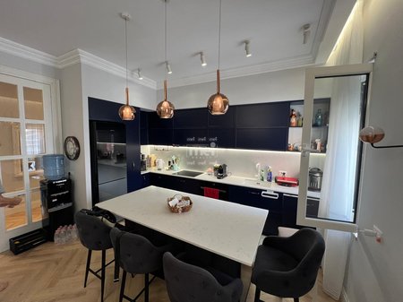 JEPET ME QIRA SUPER APARTAMENT 3+1+2 NE QENDER!