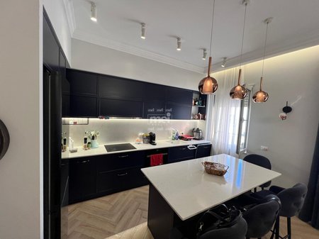 JEPET ME QIRA SUPER APARTAMENT 3+1+2 NE QENDER!