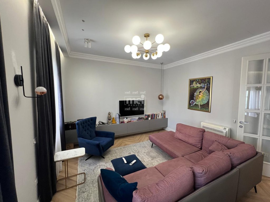 JEPET ME QIRA SUPER APARTAMENT 3+1+2 NE QENDER!