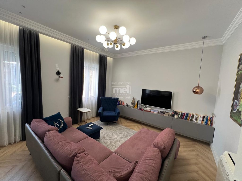 JEPET ME QIRA SUPER APARTAMENT 3+1+2 NE QENDER!