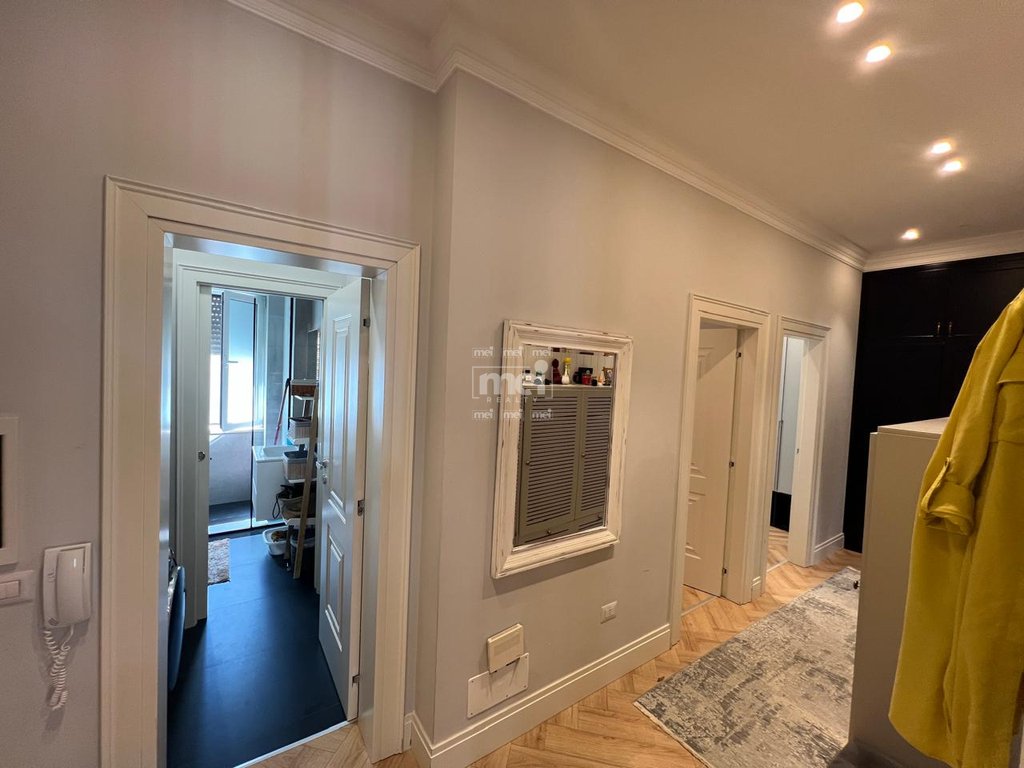 JEPET ME QIRA SUPER APARTAMENT 3+1+2 NE QENDER!