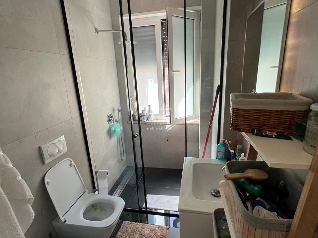 JEPET ME QIRA SUPER APARTAMENT 3+1+2 NE QENDER!