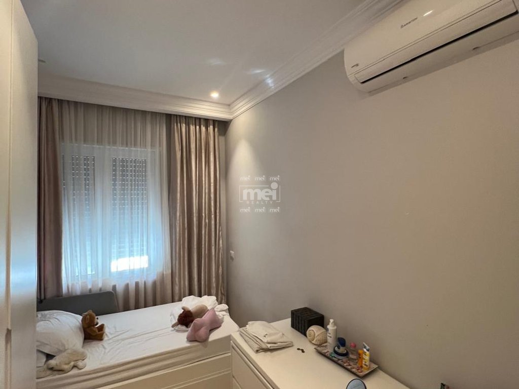 JEPET ME QIRA SUPER APARTAMENT 3+1+2 NE QENDER!