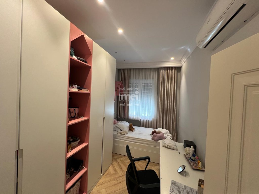 JEPET ME QIRA SUPER APARTAMENT 3+1+2 NE QENDER!