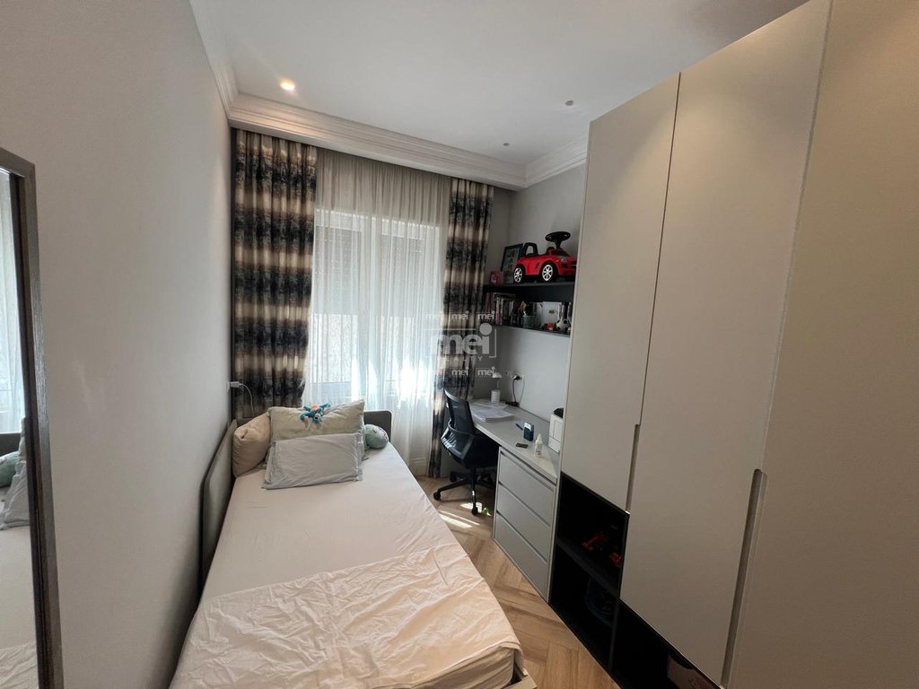 JEPET ME QIRA SUPER APARTAMENT 3+1+2 NE QENDER!