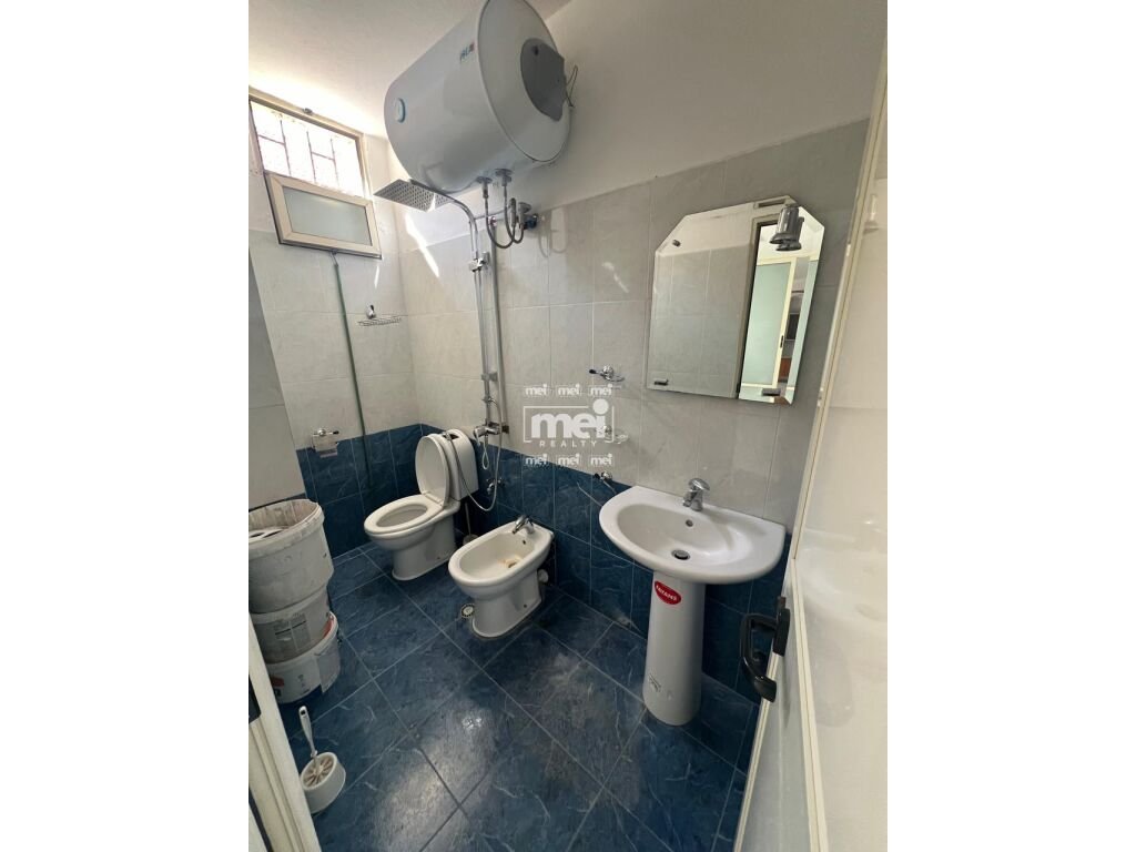 JEPET ME QIRA  AMBIENT BIZNESI PRANE TATIMEVE NE QENDER!