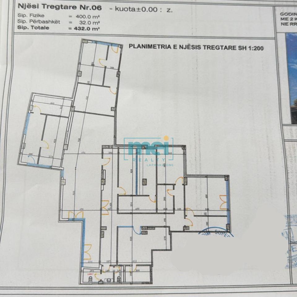 Locale commerciale in vendita a Laprakë!