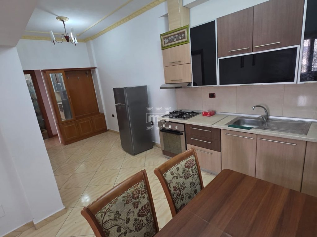 JEPET APARTAMENT ME QERA VALA PARK!