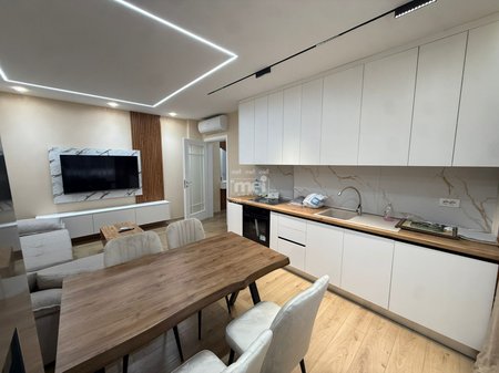 JEPET ME QERA APARTAMENT 2+1 PRANE ISH RAJONIT !