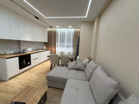 JEPET ME QERA APARTAMENT 2+1 PRANE ISH RAJONIT !