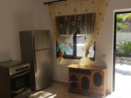 Jepet me Qera Shtëpi Private në Laprakë!