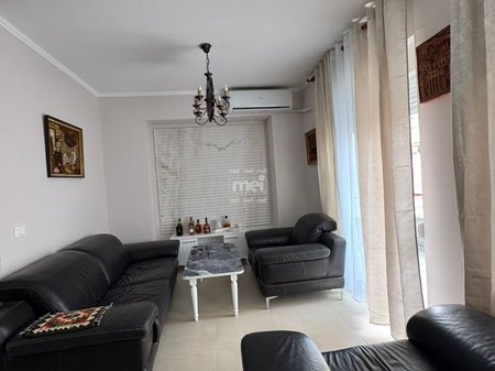 JEPET APARTAMENT ME QERA 2+1  NE PLAZH !