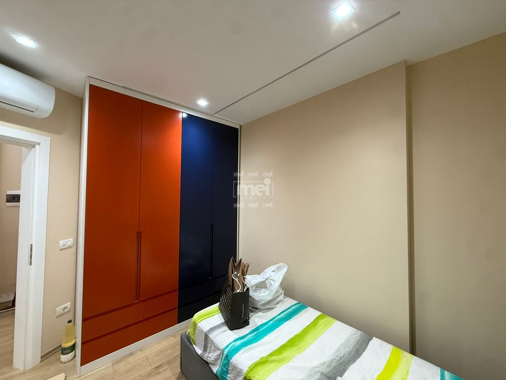 JEPET ME QERA APARTAMENT 2+1 PRANE ISH RAJONIT !