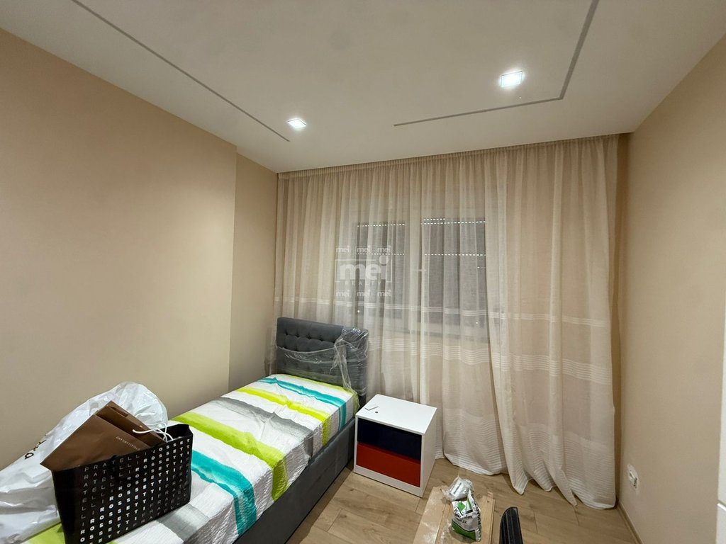 JEPET ME QERA APARTAMENT 2+1 PRANE ISH RAJONIT !