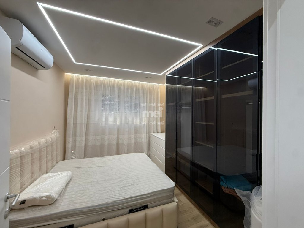 JEPET ME QERA APARTAMENT 2+1 PRANE ISH RAJONIT !