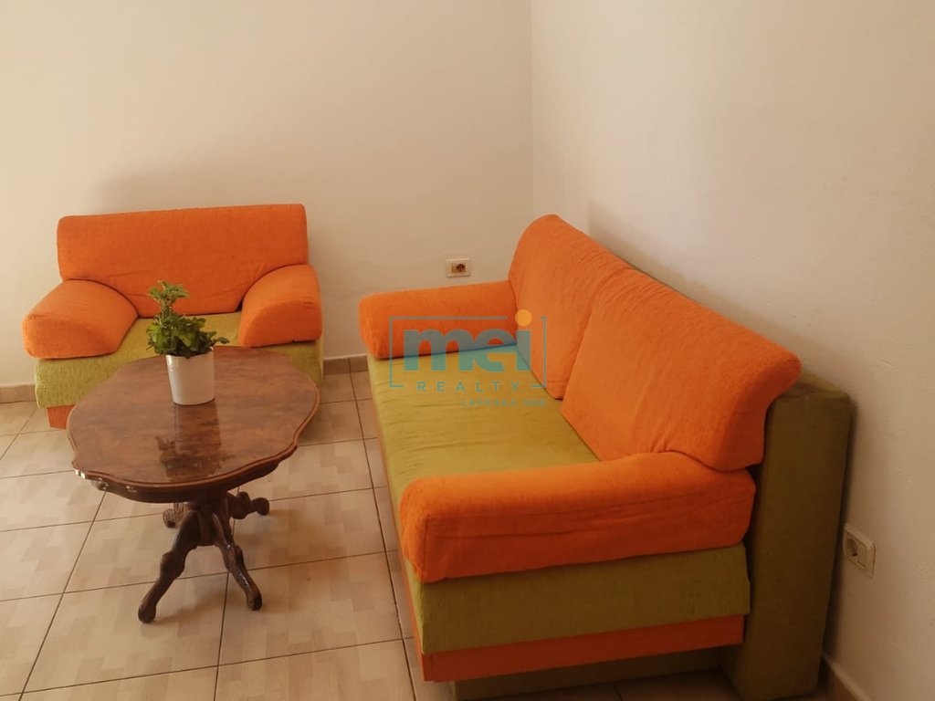 Jepet me Qera Shtëpi Private në Laprakë!