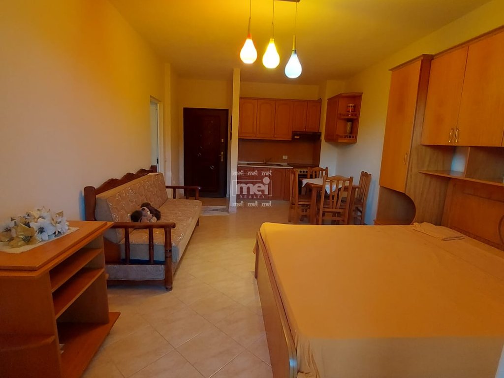 JEPET ME QIRA GARSONIERE NE PLEPA!