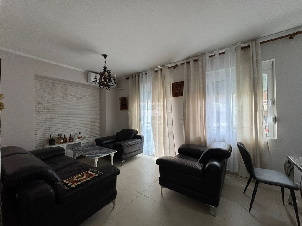 JEPET APARTAMENT ME QERA 2+1  NE PLAZH !