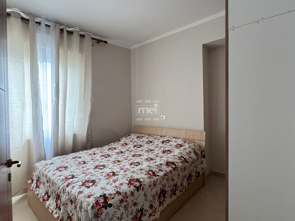 JEPET APARTAMENT ME QERA 2+1  NE PLAZH !