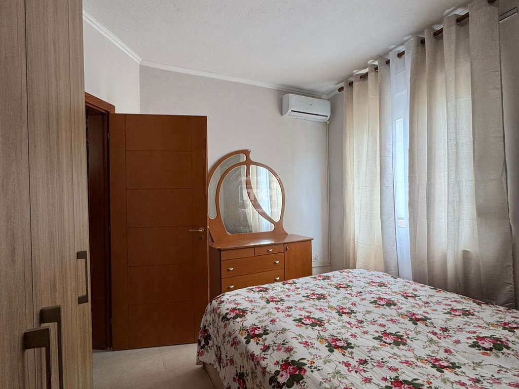 JEPET APARTAMENT ME QERA 2+1  NE PLAZH !