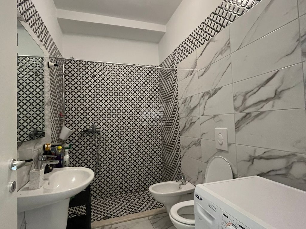 JEPET APARTAMENT ME QERA NE QENDER !